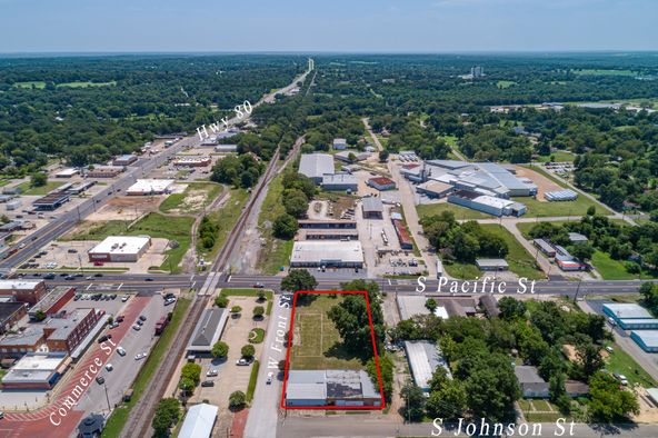 303 S Johnson St, Mineola, TX 75773